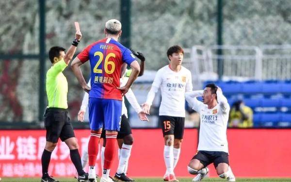  热那亚深陷保级泥潭主帅主动担责辞职  